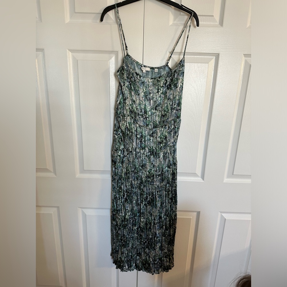 Vince Green Marble Print Pleated Midi Dress